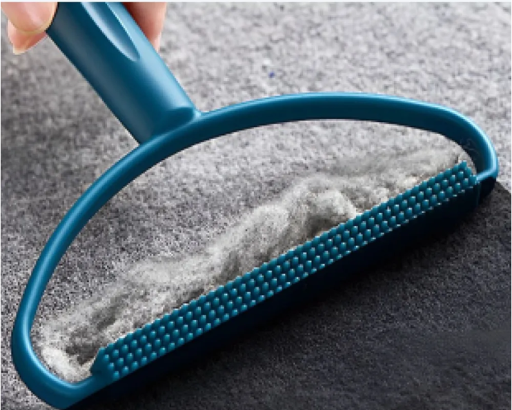 RZ-626 Щетка-скребок для удаление катышков пластиковая