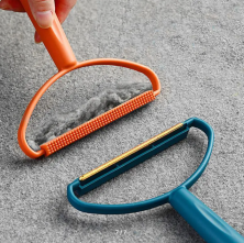 RZ-626 Щетка-скребок для удаление катышков пластиковая