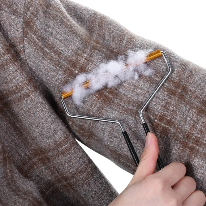 RZ-567 Щетка-скребок для удаления катышков металлическая