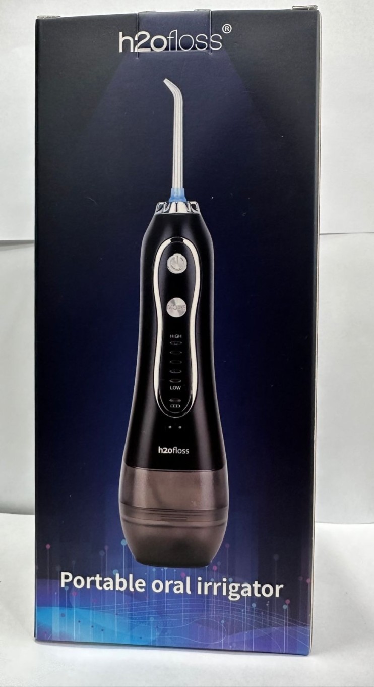 OI-632 Черный ирригатор с чехлом и 8 насадками