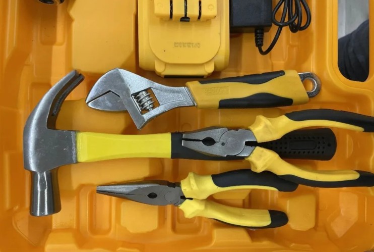 IN-172 Шуруповерт-набор инструментов OK