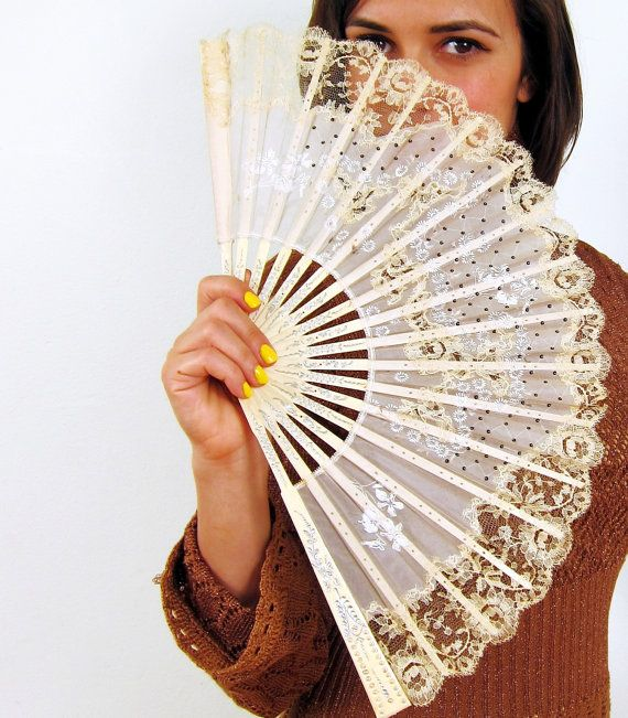 VR-075 Веер пластиковый белый